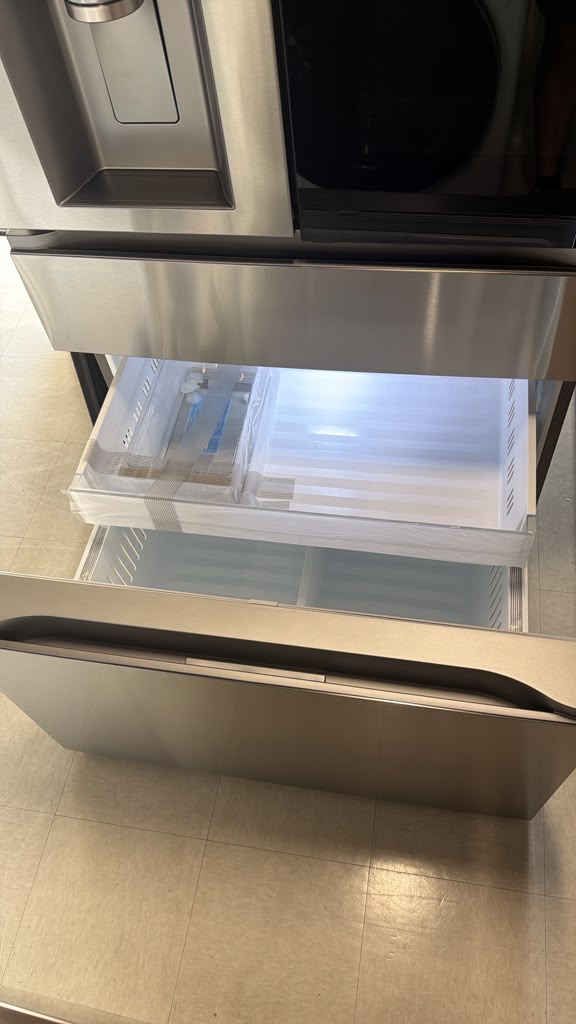 LG Refrigerator 4-door InstaView Mycolor